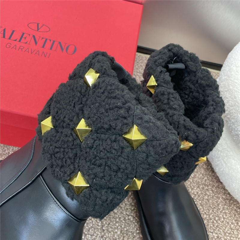 Va1e*ntin0 roman studs leather ankle boots