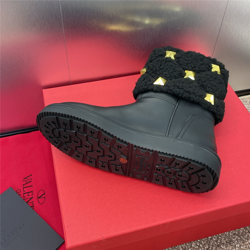 Va1e*ntin0 roman studs leather ankle boots