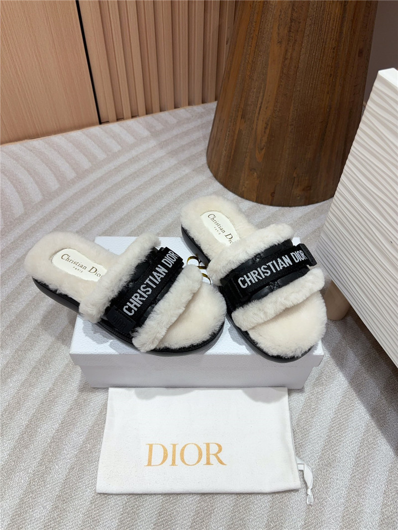 D10r evolution slides in black/white quilted leather & fur