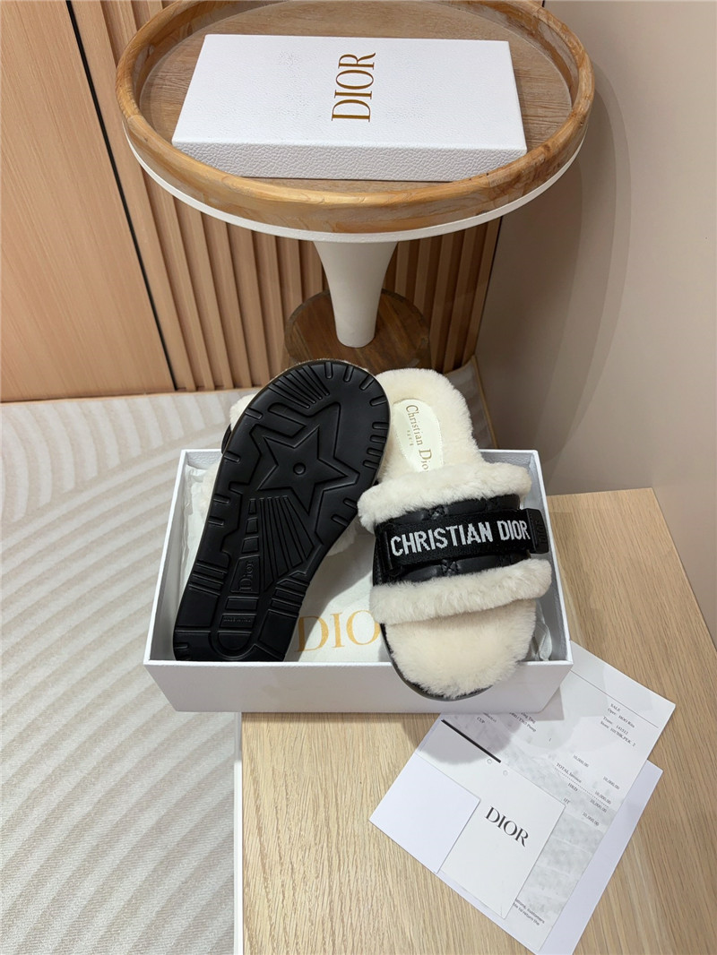 D10r evolution slides in black/white quilted leather & fur