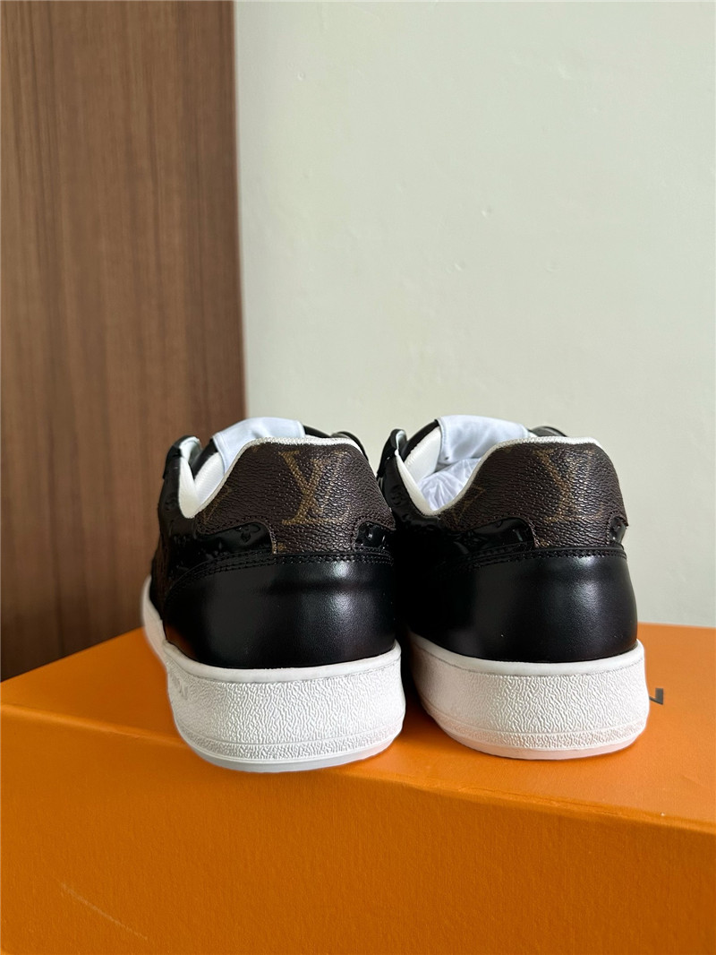 l0vis Vvtt0n lv black stadium sneakers