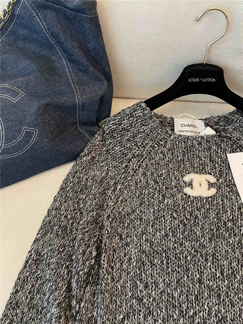 Ch**el logo applique rib-knit sweater in ash-grey