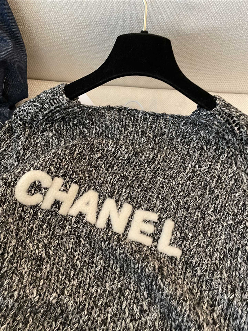 Ch**el logo applique rib-knit sweater in ash-grey