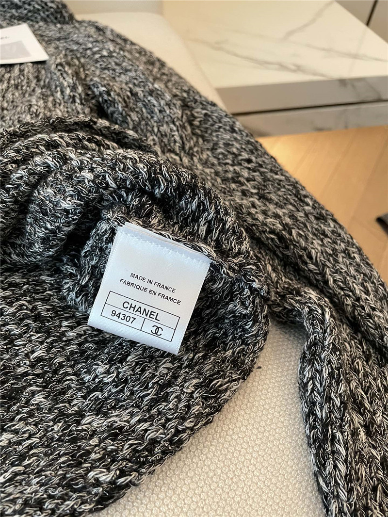 Ch**el logo applique rib-knit sweater in ash-grey