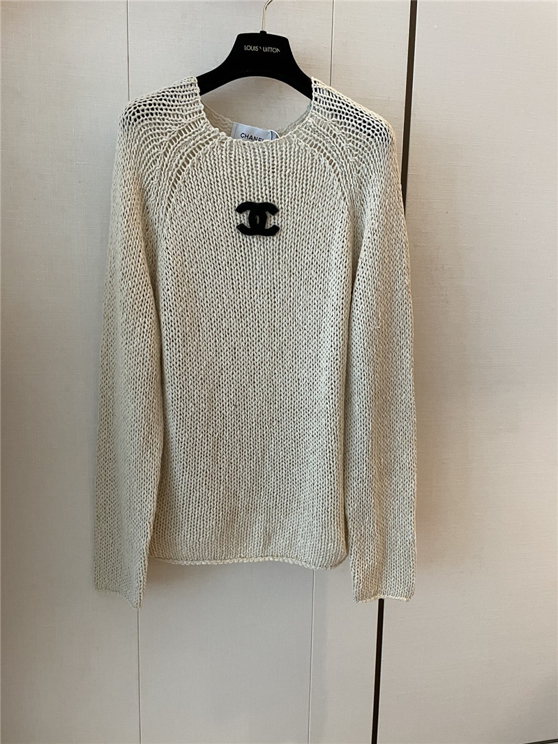 Ch**el logo applique rib-knit sweater in off-white