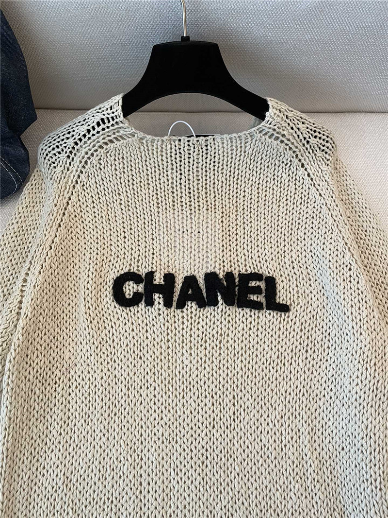 Ch**el logo applique rib-knit sweater in off-white
