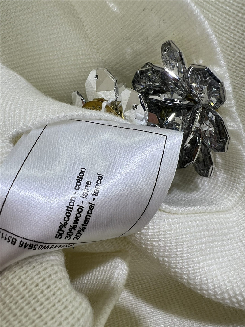 Ch**el crystal buttons v-neck cardigan in white