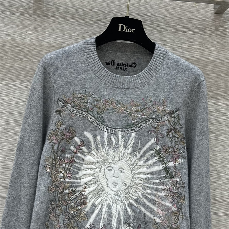 D10r saisons motif embroidered sweater grey