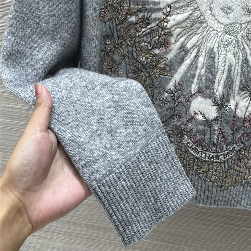 D10r saisons motif embroidered sweater grey