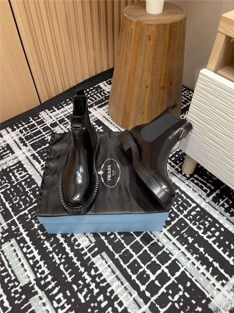 Pra*a logo patent leather chelsea boots