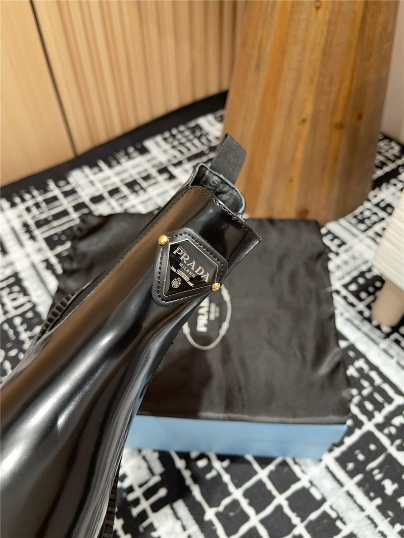 Pra*a logo patent leather chelsea boots