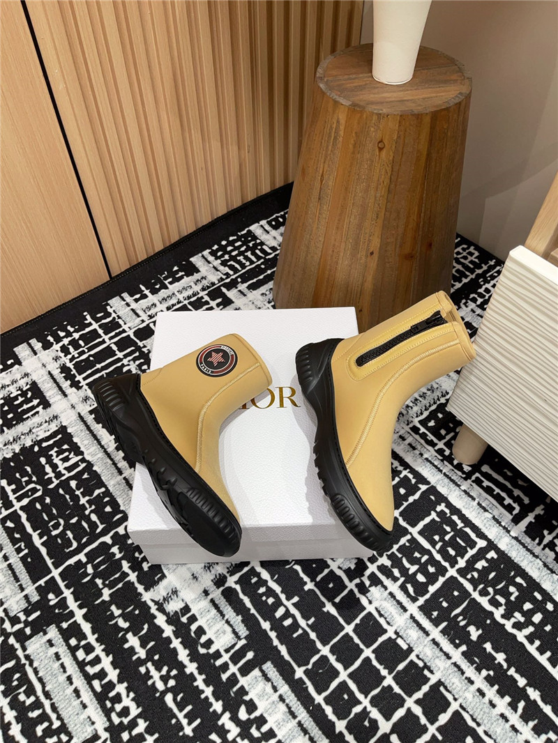 D10r brown stretch knit logo ankle boots