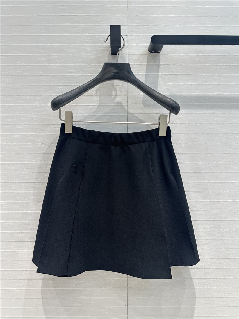 D10r slit skirt
