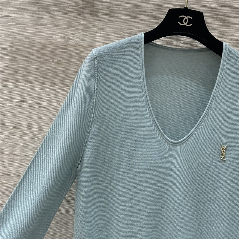 Y51 v-neck merino wool sweater cyan-blue