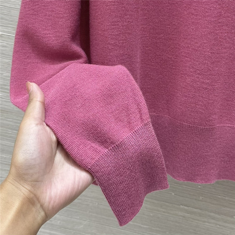 Y51 v-neck merino wool sweater in pink