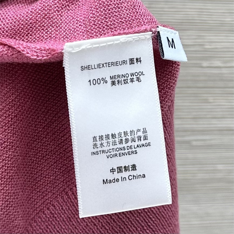 Y51 v-neck merino wool sweater in pink