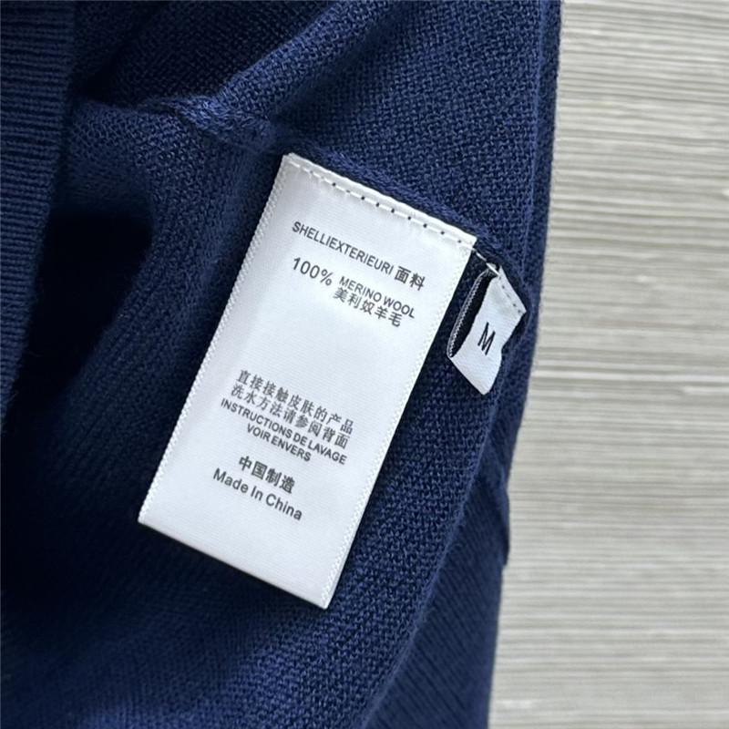 Y51 v-neck merino wool sweater blue