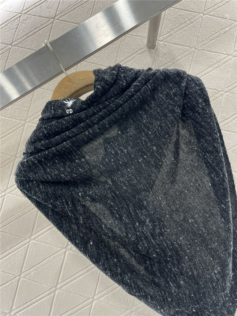 D10r wool knitted shawl