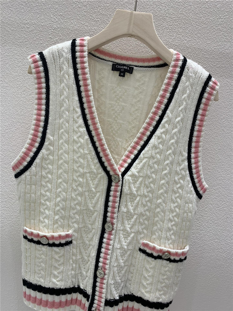 Ch**el v-neck contrast cardigan vest in white