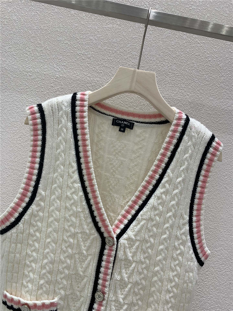 Ch**el v-neck contrast cardigan vest in white