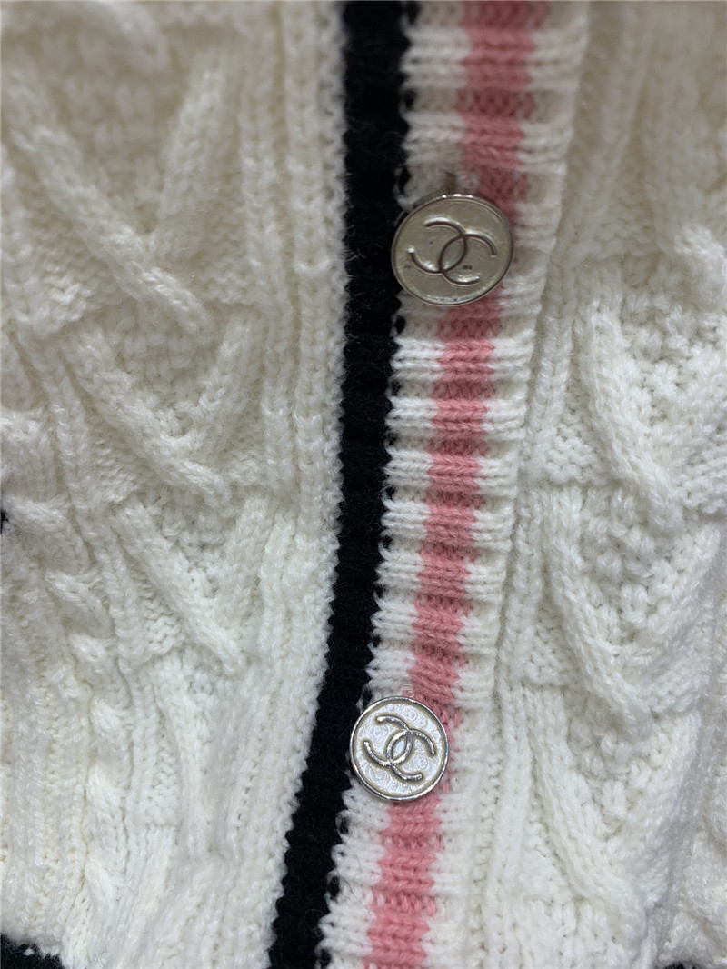 Ch**el v-neck contrast cardigan vest in white