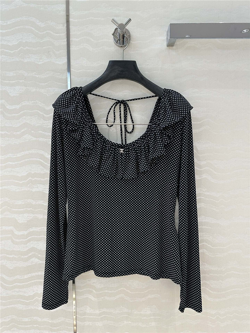 Ch**el logo bottoming top