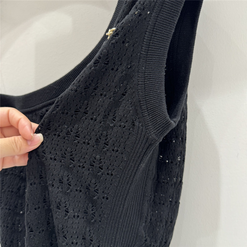 l0vis Vvtt0n lv off-shoulder knitted skirt