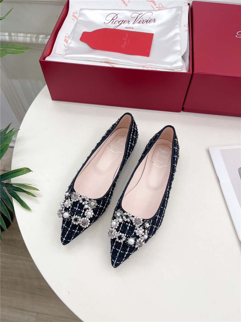 Roger Vivier Efflorescence Flats in Black Tweed