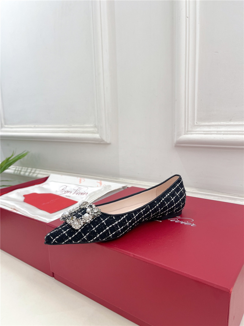 Roger Vivier Efflorescence Flats in Black Tweed