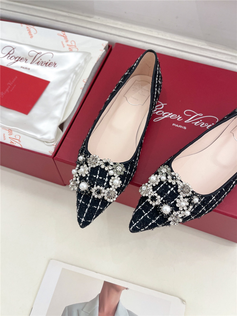 Roger Vivier Efflorescence Flats in Black Tweed