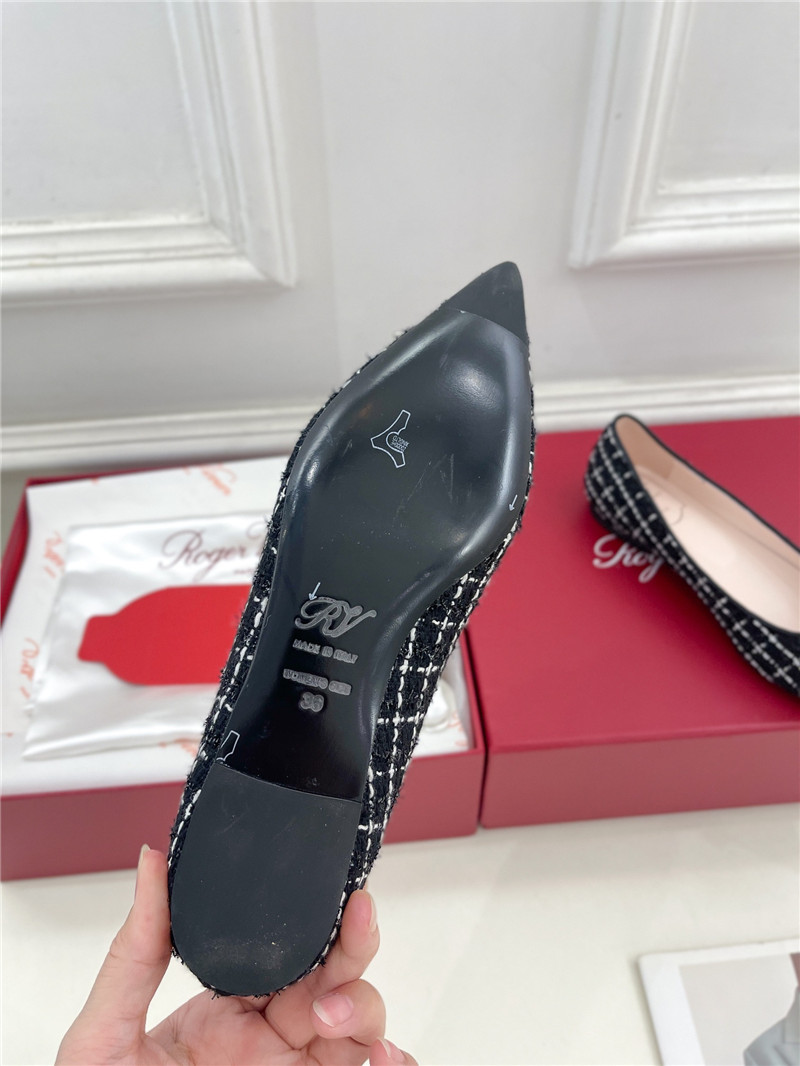 Roger Vivier Efflorescence Flats in Black Tweed