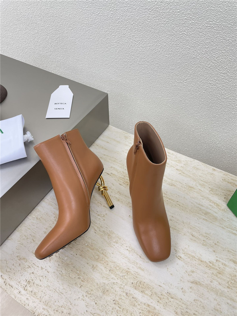 b0tt*ga Ven*ta brown sculpted heel ankle boots
