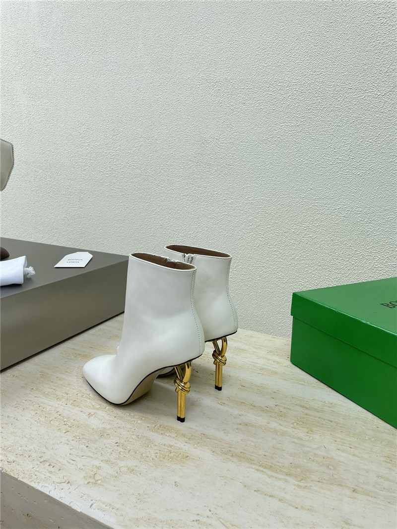 b0tt*ga Ven*ta off-white sculpted heel ankle boots