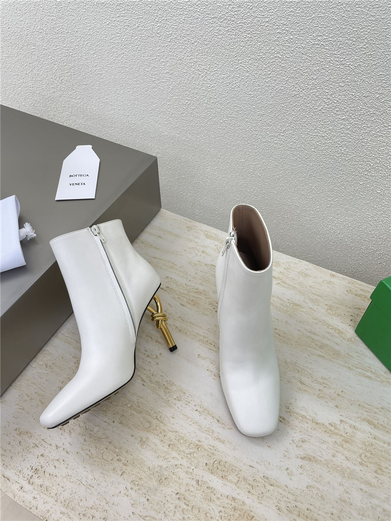 b0tt*ga Ven*ta off-white sculpted heel ankle boots