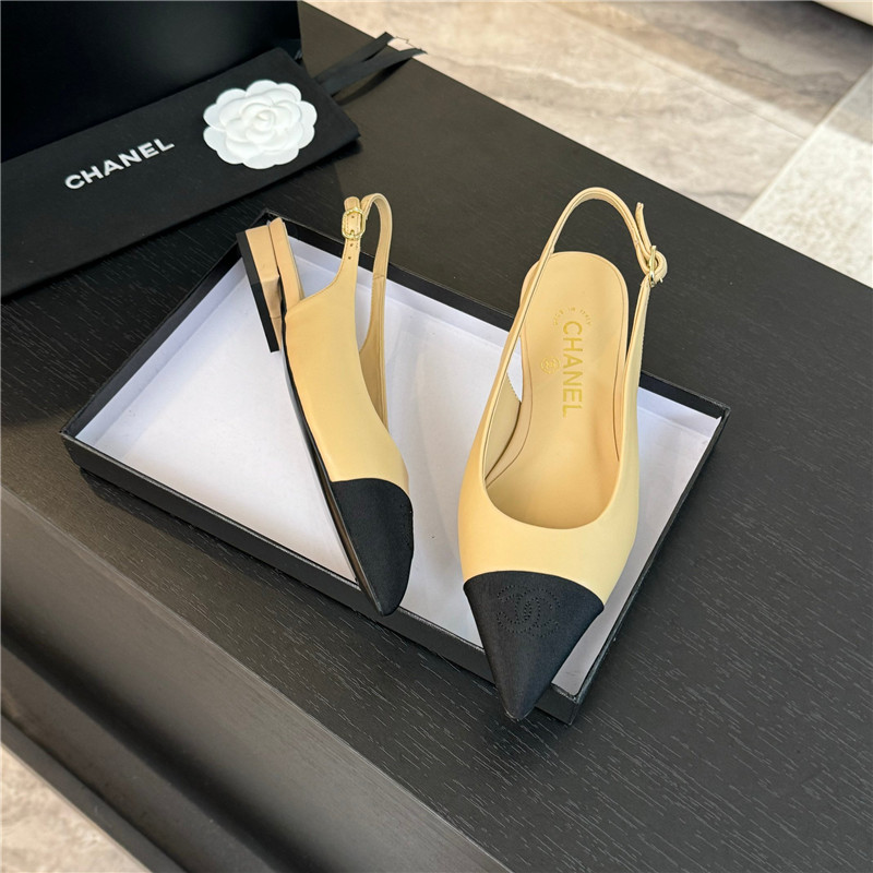 Ch**el flat slingbacks in beige/black calfskin