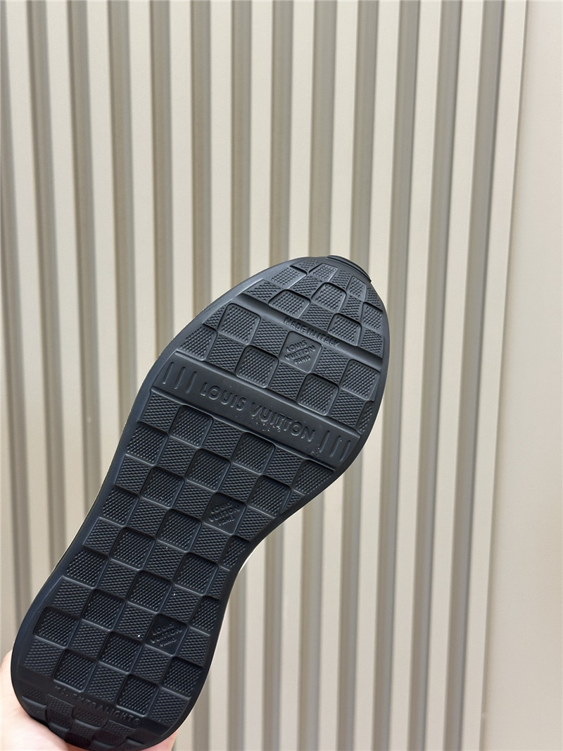 l0vis Vvtt0n neo run away trainers beige white