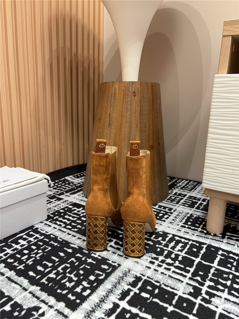 D10r icon suede heeled ankle boot in brown