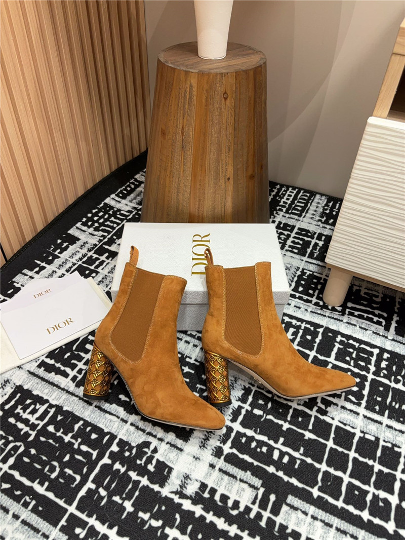 D10r icon suede heeled ankle boot in brown