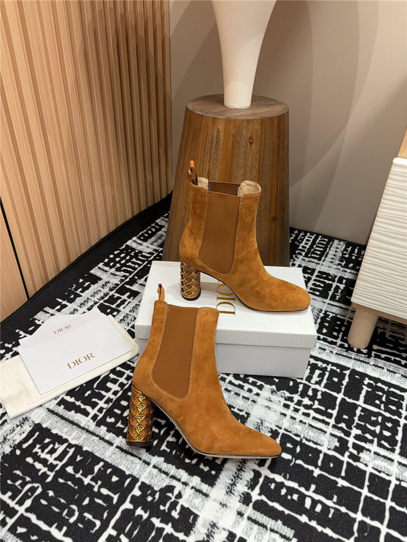 D10r icon suede heeled ankle boot in brown