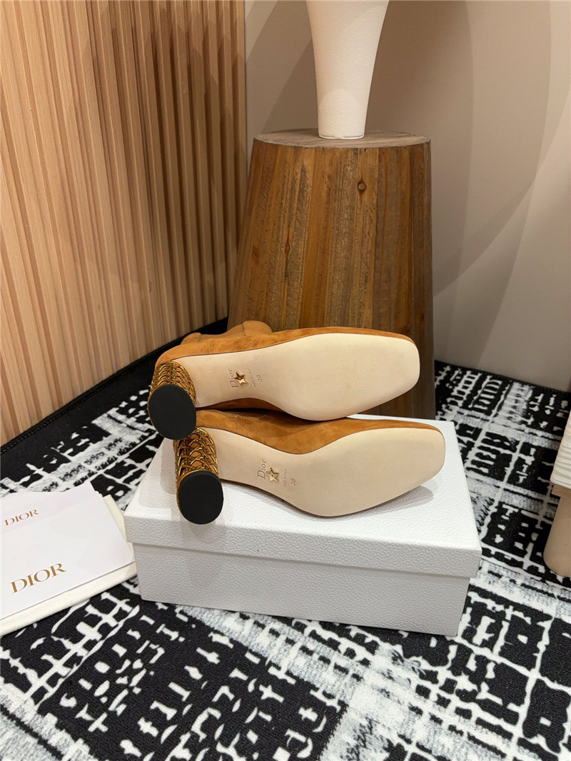 D10r icon suede heeled ankle boot in brown