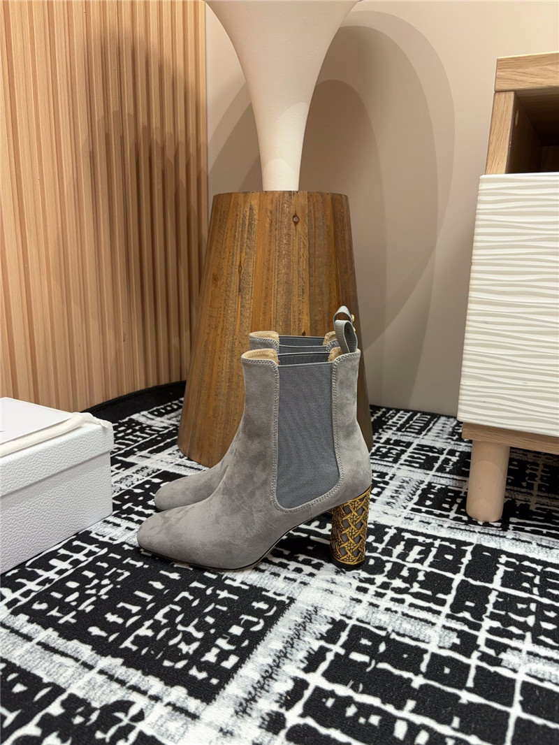 D10r icon suede heeled ankle boot in gray