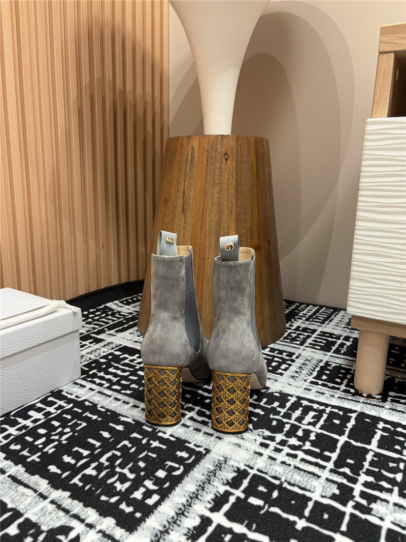 D10r icon suede heeled ankle boot in gray