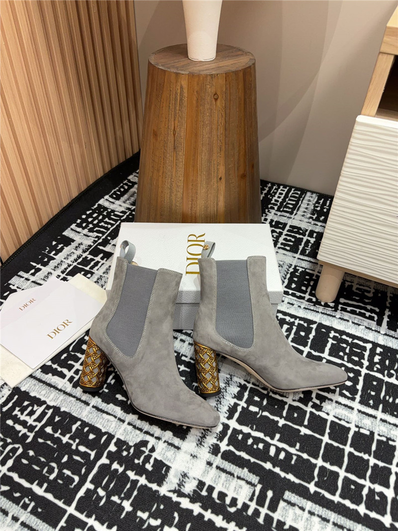 D10r icon suede heeled ankle boot in gray