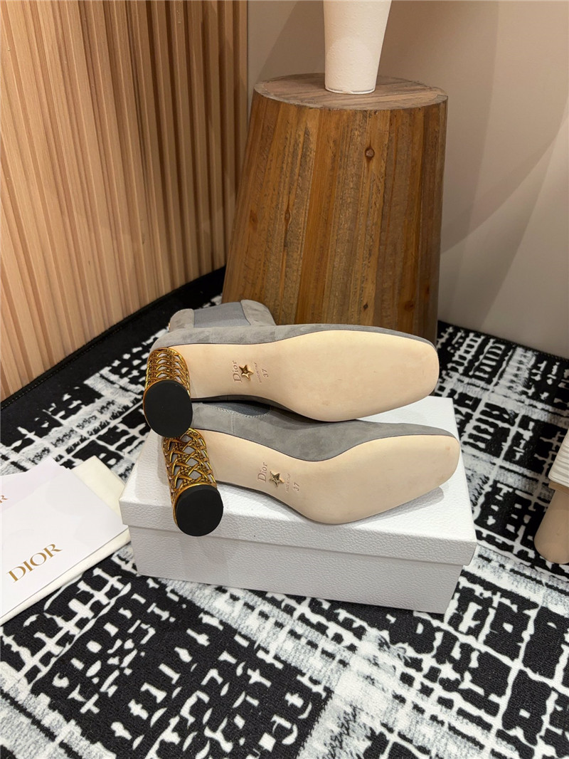 D10r icon suede heeled ankle boot in gray