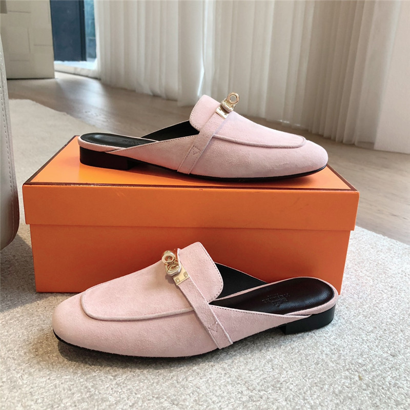 H**me5 kelly buckle oz mule in baby pink suede