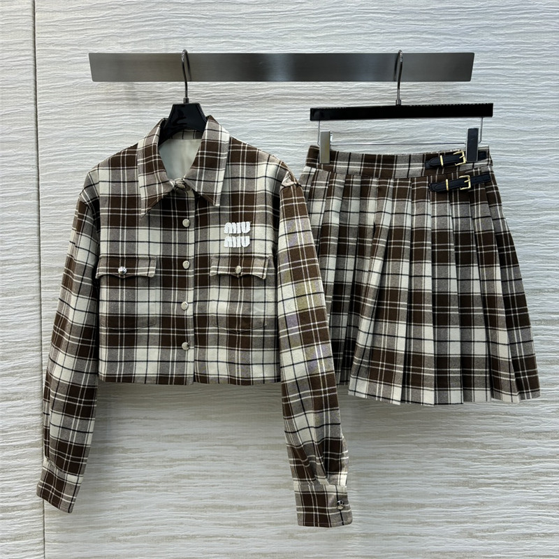 M1um1u jacket + leather button pleated skirt