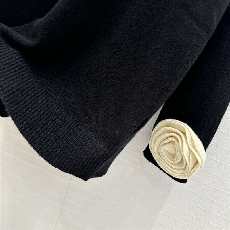 Va1e*ntin0 rose cuff wool sweater black