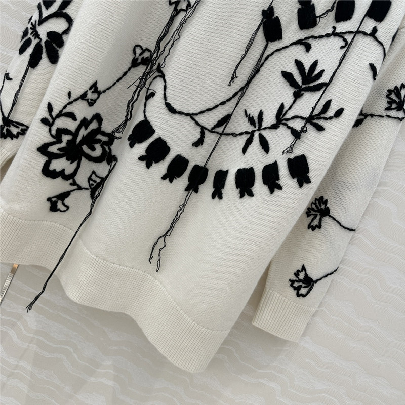 Vanitoo Embroidered Cashmere Dress White
