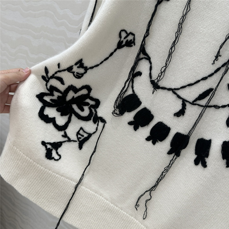 Vanitoo Embroidered Cashmere Dress White