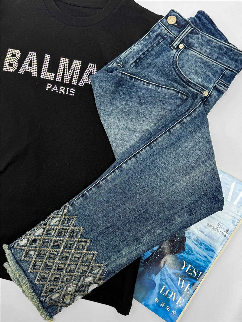 Ch**el rhinestone jeans